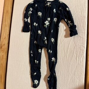 KyteBaby Magnolia zippered footie size NB